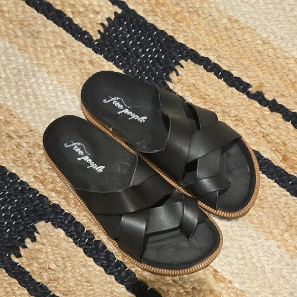 Free People Black Cork Bed Flat Sandals, Leather Upper, VGUC, Sz6, Comfort - Picture 3 of 11